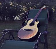 Guitare sur un transat